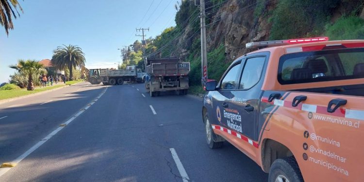 Habilitan ruta entre Las Salinas y Reñaca tras derrumbe en sector Virgen Negra