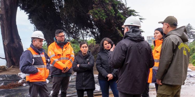 Alcaldesa oficia a autoridades para conocer informes de construcción de edificios en duna