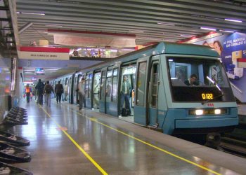 Guardia del Metro de Santiago es apuñalado por desconocidos