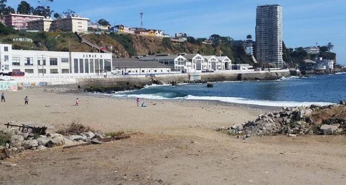 Prohíben actividades en playa San Mateo por altos niveles de coliformes fecales