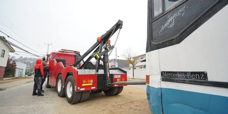 Viña del Mar anuncia nueva grúa para retirar autos mal estacionados
