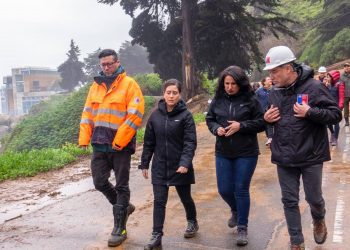 Continúa monitoreo de deslizamiento de arena en sector de edificio evacuado