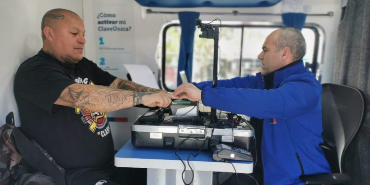 Registro Civil presenta moderno móvil de atención para la región de Valparaíso