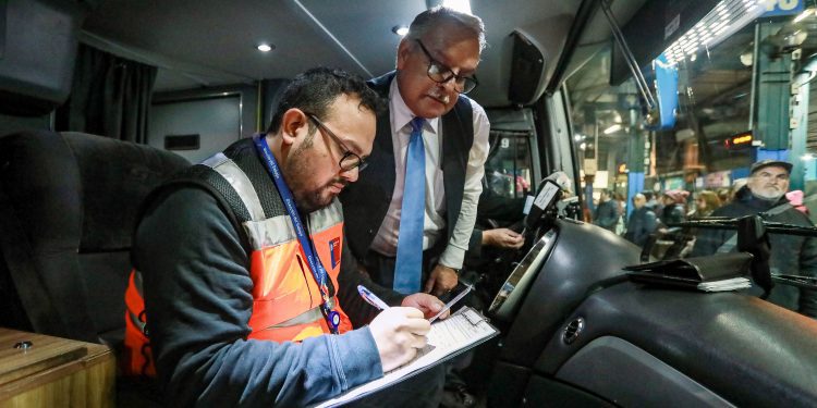 DT realizó 54 multas y suspendió a 16 choferes de buses interurbanos en los inicios del fin de semana largo