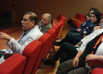 Expertas internacionales en antimicrobianos destacan liderazgo del Hospital Dr. Gustavo Fricke SSVQ en Infectología