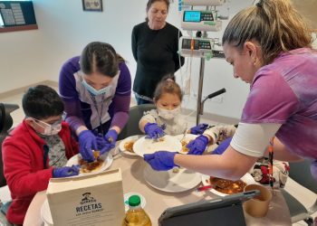 Talleres de cocina alegran la hospitalización de niños y niñas en el Hospital Dr. Gustavo Fricke SSVQ