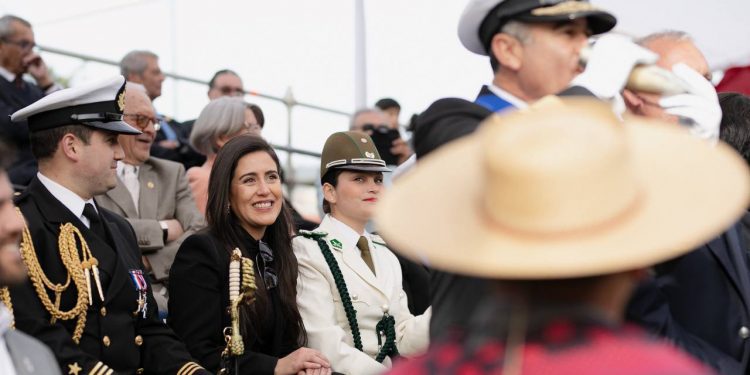 Alcaldesa Macarena Ripamonti Destaca la Tradición Patria en el Desfile Militar Regional