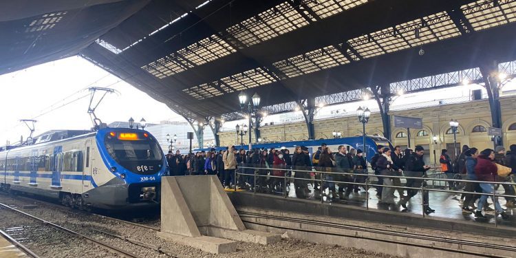 EFE registra record de pasajeros al primer semestre y mejora ingresos en 22,6%