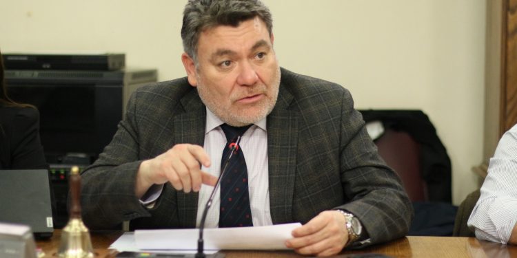 Diputado Venegas critica a consejeros constitucionales por norma de exención de contribuciones a primeras viviendas