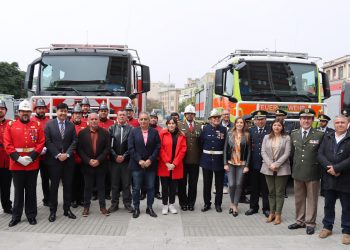 GORE de Valparaíso entrega recursos para la reposición de 67 carros bomba para cuerpos de Bomberos