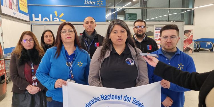 Dirección del Trabajo junto a Seremi fiscalizan Supermercado Líder en Belloto