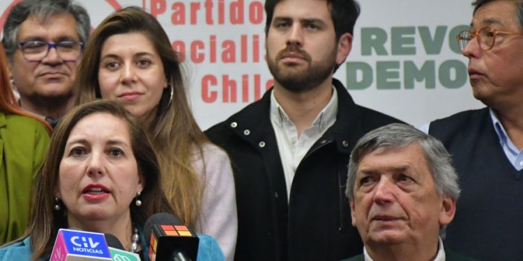 «Esta es la Constitución de Pinochet 2.0»: Directivas oficialistas recrudecen críticas a proceso constituyente