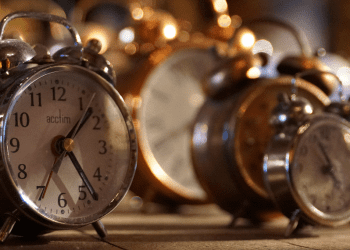 ¿Cómo afecta el cambio de hora a niños, niñas y adolescentes?