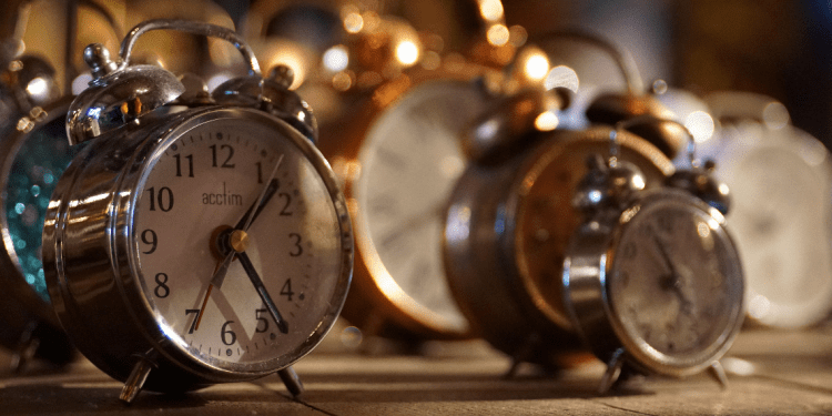 ¿Cómo afecta el cambio de hora a niños, niñas y adolescentes?