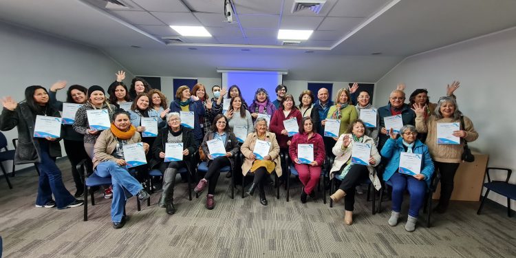 Vecinas y vecinos de Quillota participan en talleres de primeros auxilios dictado por profesionales de SaludQuillota