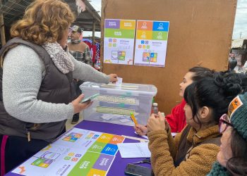 Servel y Municipio Abierto de Quilpué realizaron plebiscito en la Feria Municipal El Belloto para elegir nuevo logo