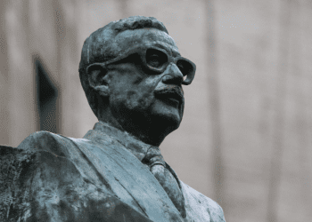 «Honrar su legado» Viña del Mar instalará estatua de Allende en conmemoración de los 50 años del Golpe
