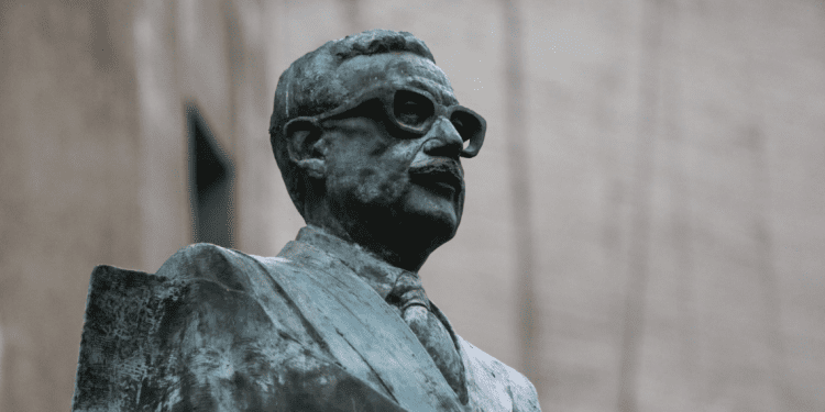«Honrar su legado» Viña del Mar instalará estatua de Allende en conmemoración de los 50 años del Golpe