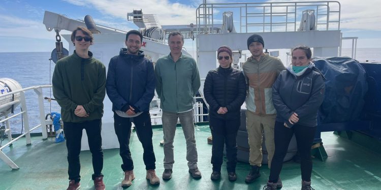 Académicos investigarán montes submarinos próximos a las islas Desventuradas y archipiélago Juan Fernández