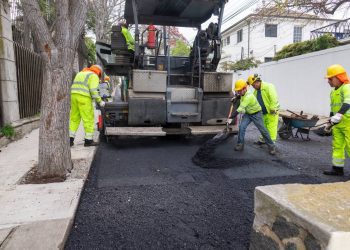 Obras de mejoramiento de calzada en calles del Cerro Castillo logran el 70% de avance
