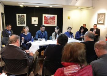 Alcaldesa Ripamonti se reúne con vecinos afectados por socavones en Cochoa