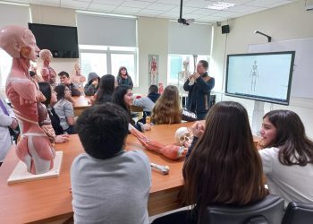 Niños y adolescentes de colegios de Petorca exploran la ciencia en talleres en UDLA gracias al Proyecto FIC Región del Saber
