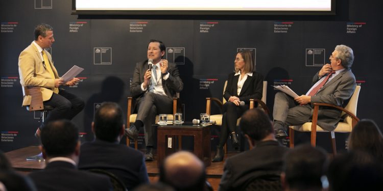 Expertos alertan “rezago” en Chile en materia de inversión en ciencia y tecnología