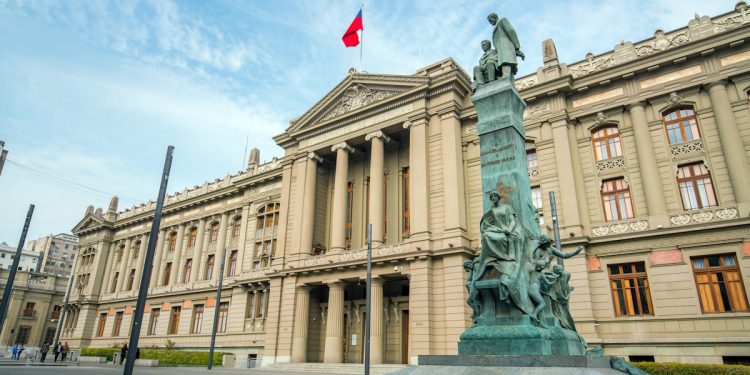 La Corte Suprema exige que se restablezca el agua al recurrente de 80 años en El Tabo.