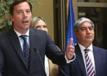 Diputados UDI acusan al PC de “perpetuar la pobreza” luego que el Gobierno congelara reforma de pensiones