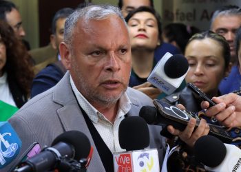 Gobernador y alcaldes de la región emplazan al gobierno a considerar mayor presupuesto para el 2024