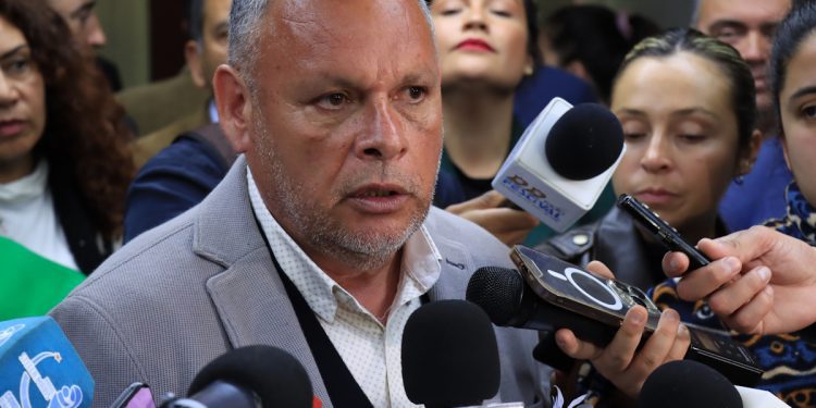 Gobernador y alcaldes de la región emplazan al gobierno a considerar mayor presupuesto para el 2024