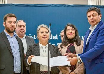 Ministra Jara recibe propuesta previsional de la bancada PPD e independientes
