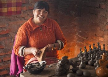 Expo Patrimonio Cultural Mujeres Rurales: Más de 40 Expositoras en la Plaza de Constitución