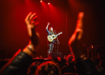 Cantante Nano Stern presenta disco en homenaje a Víctor Jara en Centro Cultural San Antonio
