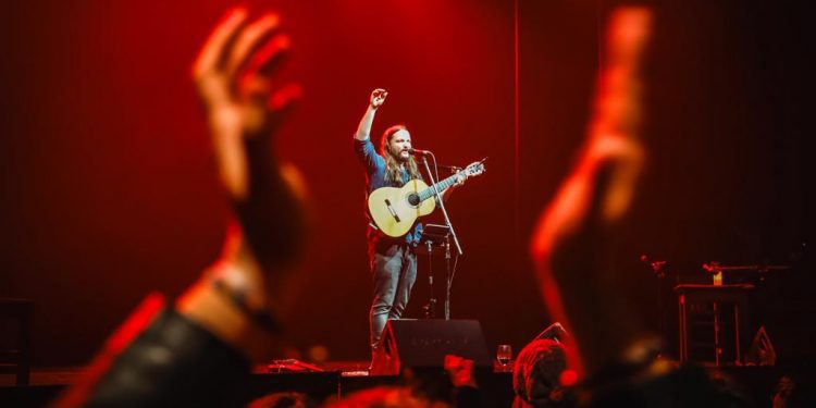 Cantante Nano Stern presenta disco en homenaje a Víctor Jara en Centro Cultural San Antonio