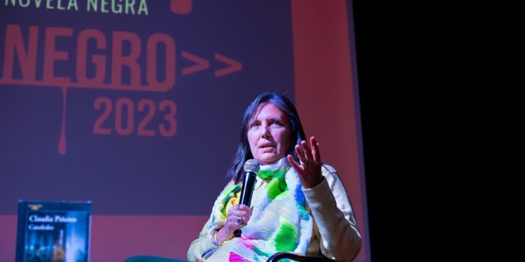 Escritora Claudia Piñeiro presentó su último libro en «Semana de la Novela Negra» UNAB