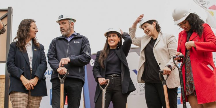 Viña del Mar Inicia Construcción de Plazas en el Bandejón Central del Par Viana-Álvarez