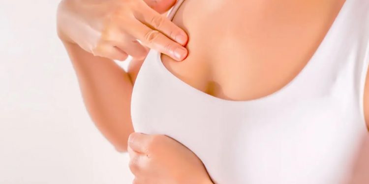 Mes del cáncer de mama: Más de 5.400 casos nuevos se detectan al año en Chile