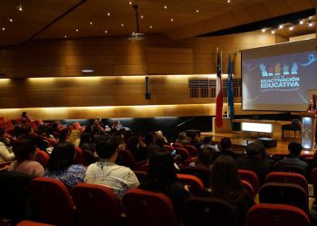 Capacitan a Equipos de Revinculación Escolar en la región de Valparaíso