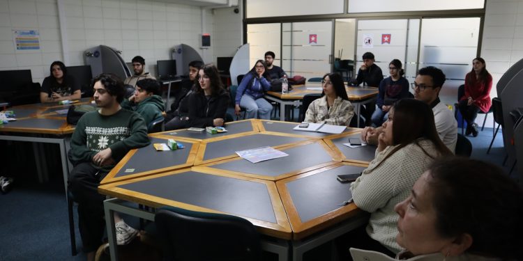 Capacitan a universitarios en primeros auxilios sicológicos