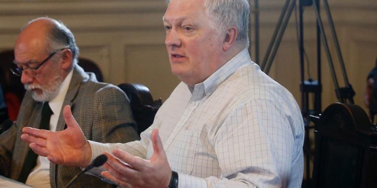 Senador Kusanovic solicita actualizar exigencias de cilindrada para vehículos del transporte de pasajeros