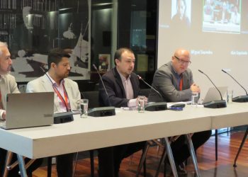 Foro en Valparaíso busca soluciones para la crisis del transporte público en regiones