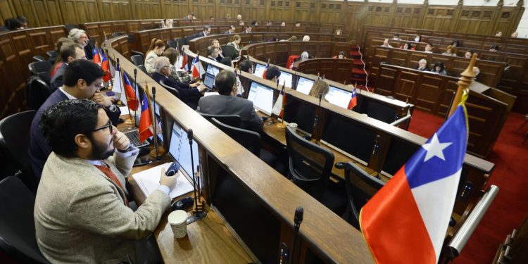 «Tienen más dinámica de ley que constitucional»: Experto en Derecho Constitucional cuestiona enmiendas