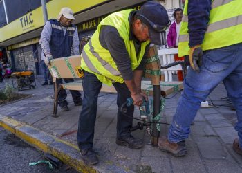Comienza hermoseamiento del centro de Quilpué con nuevas bancas, luminarias y baños públicos