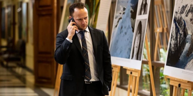 «Se está jugando el prestigio del país»: Diputado Guzmán sobre críticas a organización de Santiago 2023