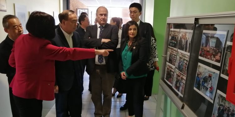Delegación china de la provincia de Anhui visitó el Instituto Confucio Santo Tomás