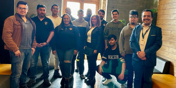 Estudiantes de Ingeniería Informática de Duoc UC dictaron taller de alfabetización digital a Bomberos de Belloto