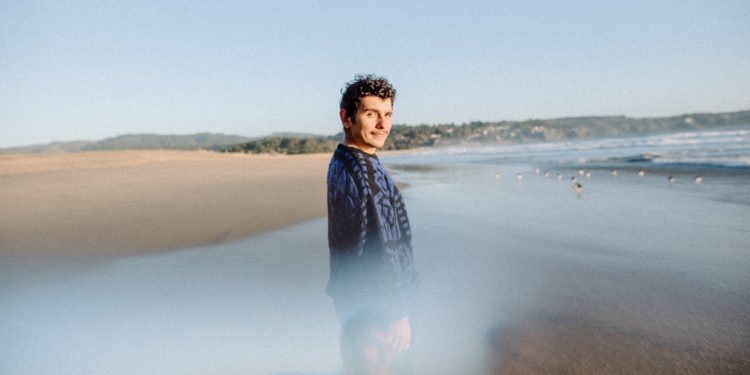 Sobre el escenario de Duoc UC Fabián Villalobos lanzará su nuevo sencillo “Súper Au!”