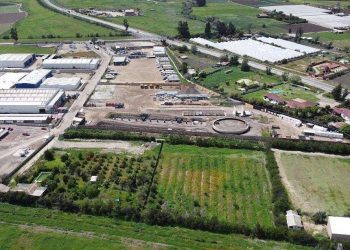 Aguas Pacífico y Colbún firman suministro eléctrico 100% renovable para planta desalinizadora