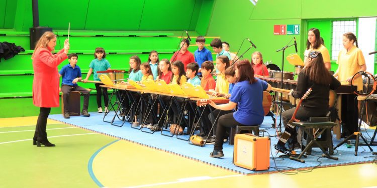 GORE y Chilenter entregan 211 computadores a estudiantes de educación básica de la provincia de Quillota